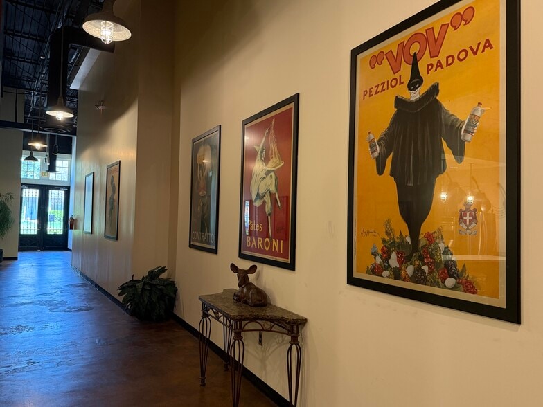 More Photos Of 611 S Main St, Grapevine Office For Lease