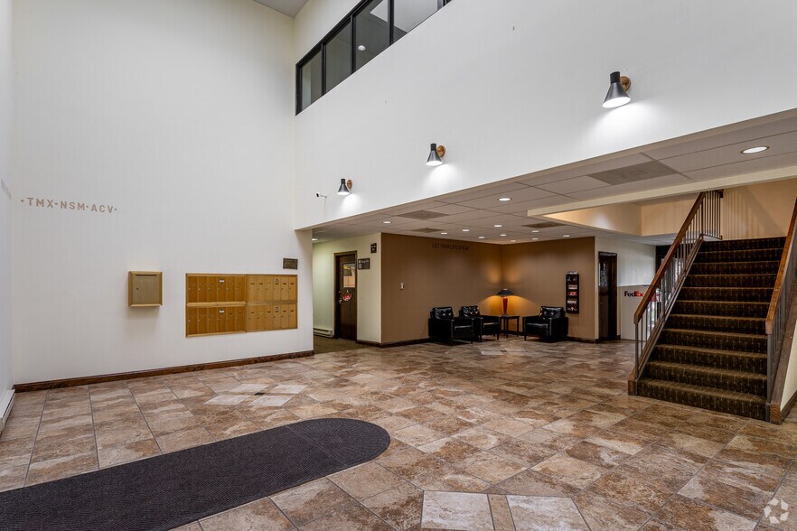 More Photos Of 101 N Virginia St, Crystal Lake Medical For Lease