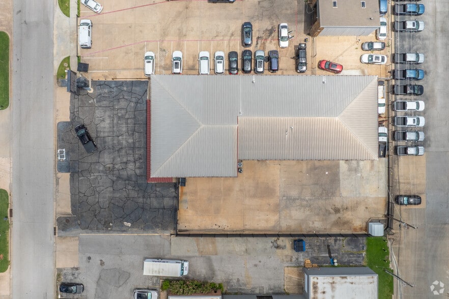 More Photos Of 7682 E 46th Pl, Tulsa Auto Dealership For Lease