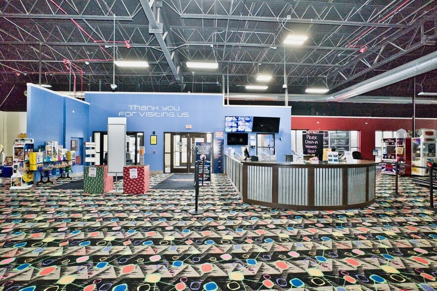 More Photos Of 7777-7847 N Caldwell Ave, Niles Manufacturing For Sale