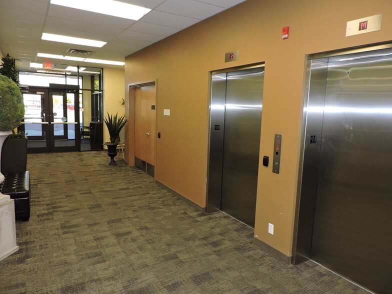 More Photos Of 4309 52 Ave, Red Deer Medical For Lease