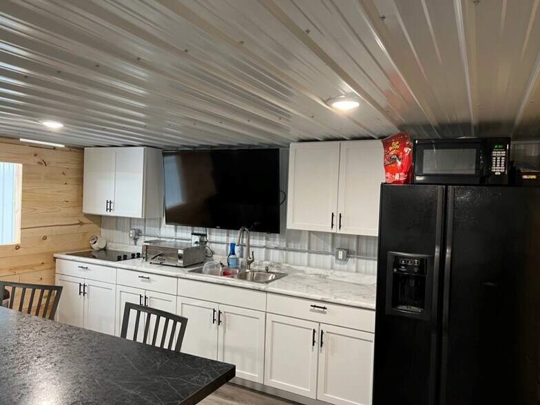 More Photos Of 4110 14th Ave N, Fargo Flex For Sale
