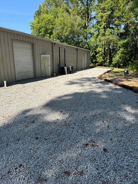 More Photos Of 1721 E Ridgewood Rd, Jasper Light Distribution For Lease