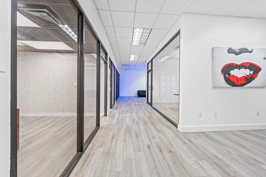 More Photos Of 2500 NW 39th St, Miami Light Distribution For Sale