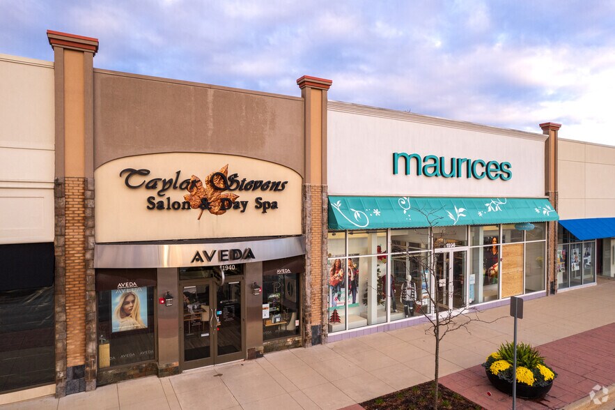 More Photos Of 1800-2124 S Randall Rd, Algonquin Storefront For Lease