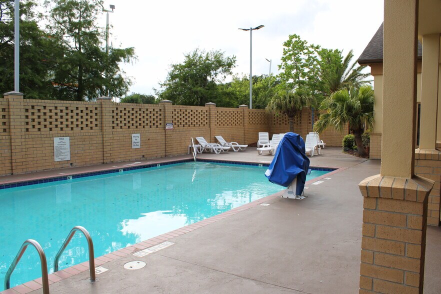 More Photos Of 12340 I-10 Service Rd, New Orleans Hotel For Sale