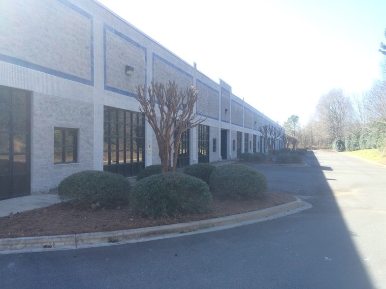 More Photos Of 141 Cupped Oak Dr, Stallings Warehouse For Lease