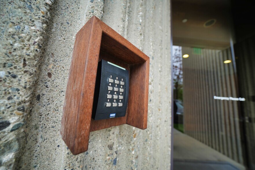 More Photos Of 18008 Skypark Cir, Irvine Loft Creative Space For Lease