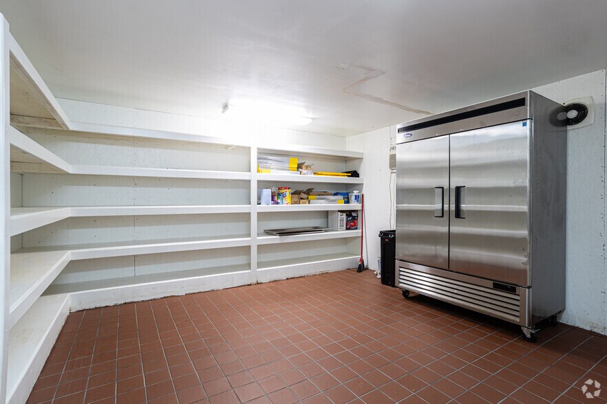 More Photos Of 2477 Bristol Rd, New Harbor Restaurant For Sale