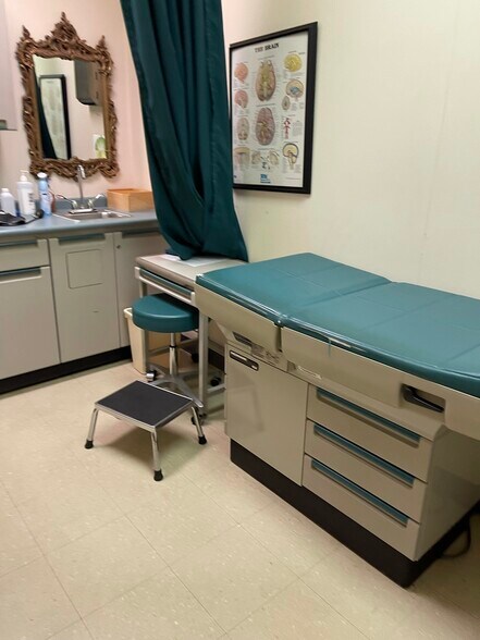 More Photos Of 5100 W 12th St, Little Rock Medical For Sale