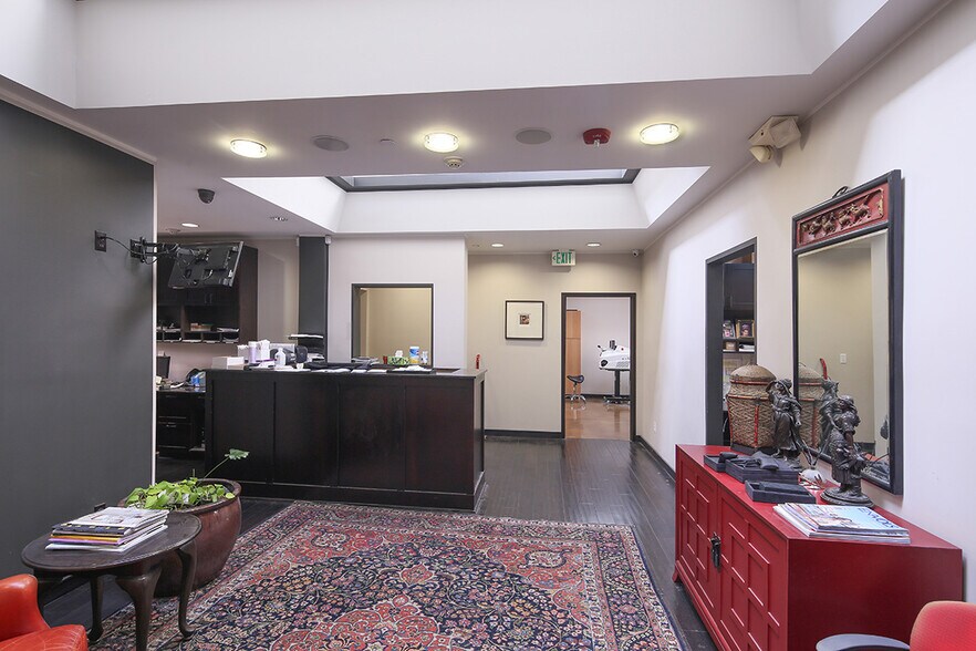 More Photos Of 13946 Ventura Blvd, Van Nuys Office For Lease