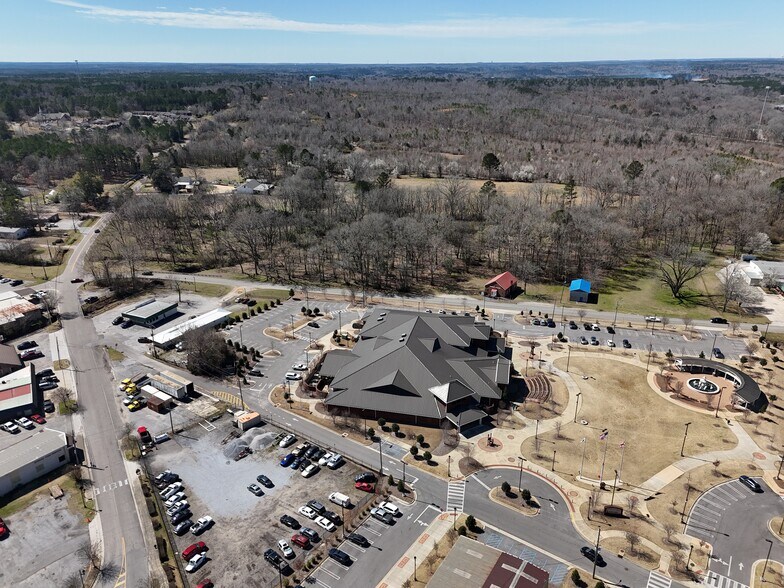 More Photos Of 109 Main Street, Columbiana Office For Lease