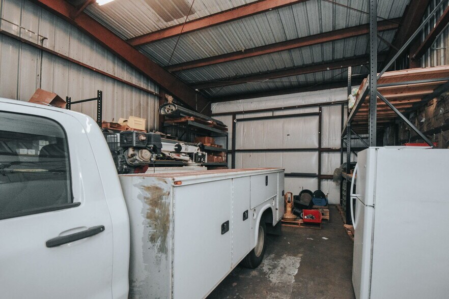 More Photos Of 13012 Navarro st, Victoria Flex For Sale