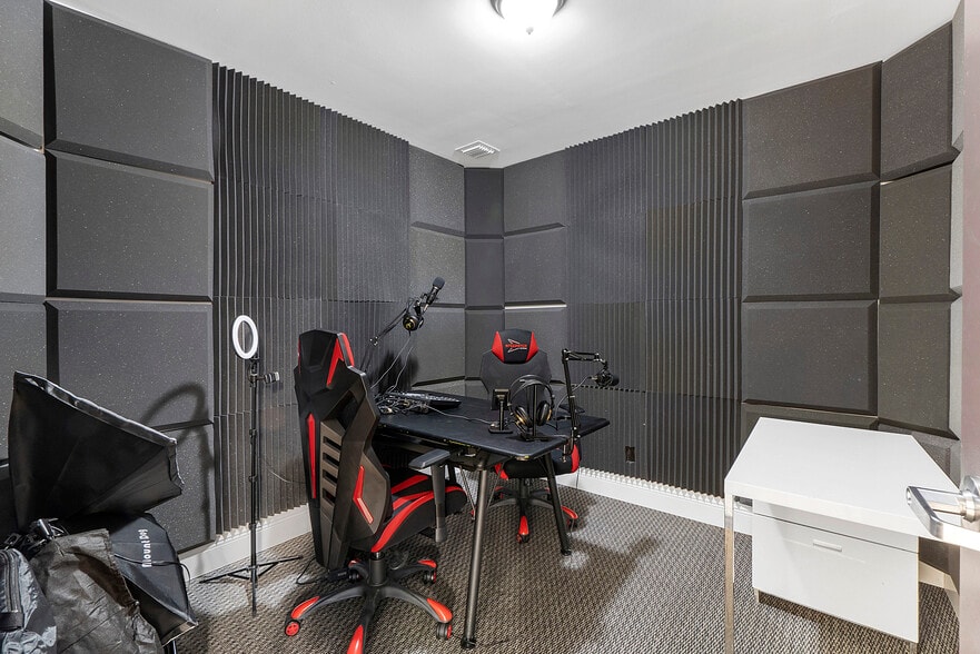 More Photos Of 701-705 N Andrews Ave, Fort Lauderdale Coworking Space