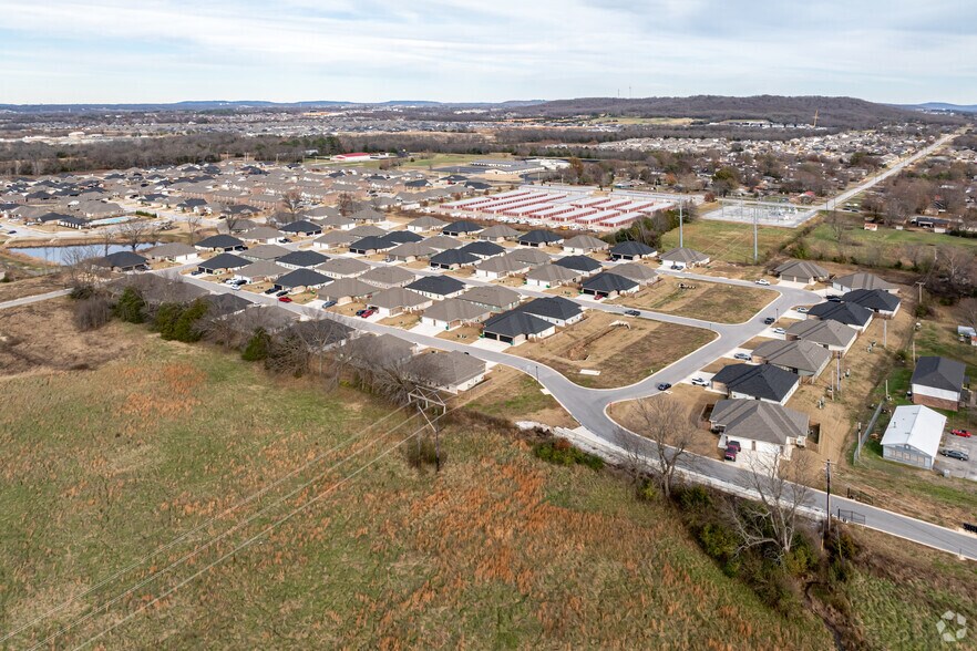 More Photos Of 275 N Hunter St, Farmington Apartments For Sale