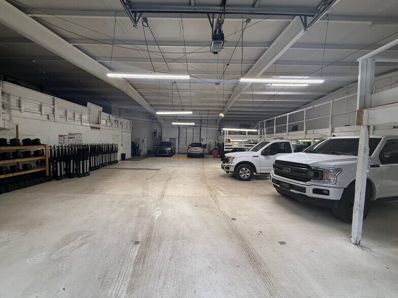 More Photos Of 1336 Summit Dr, Conyers Warehouse For Sale