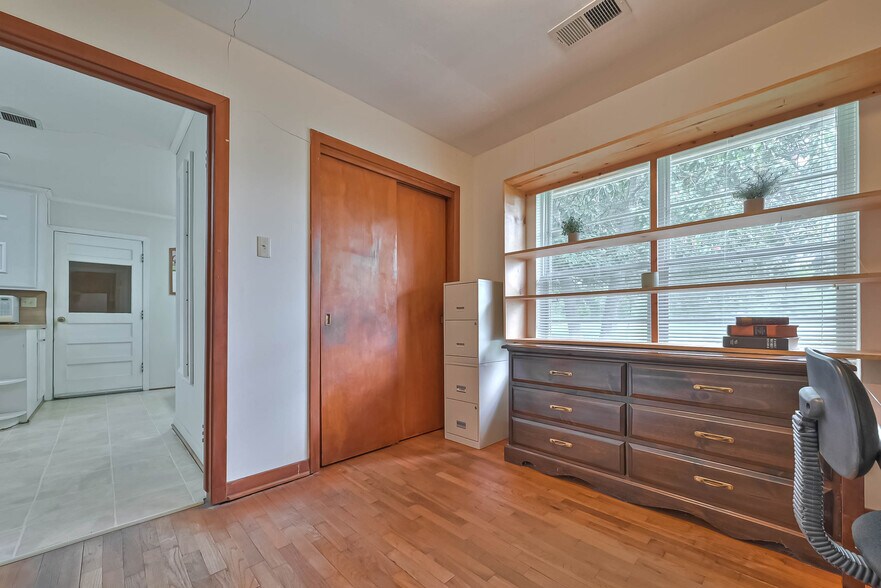 More Photos Of 8713 Wayfarer Ln, Houston Loft Creative Space For Sale