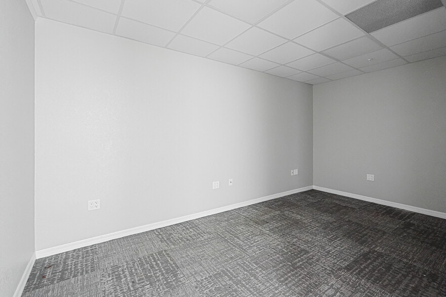 More Photos Of 817 Manatee Ave W, Bradenton Medical For Lease