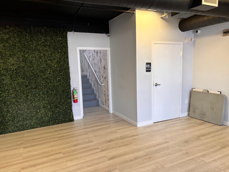 More Photos Of 6960-6972 NW 50th St, Miami Warehouse For Lease