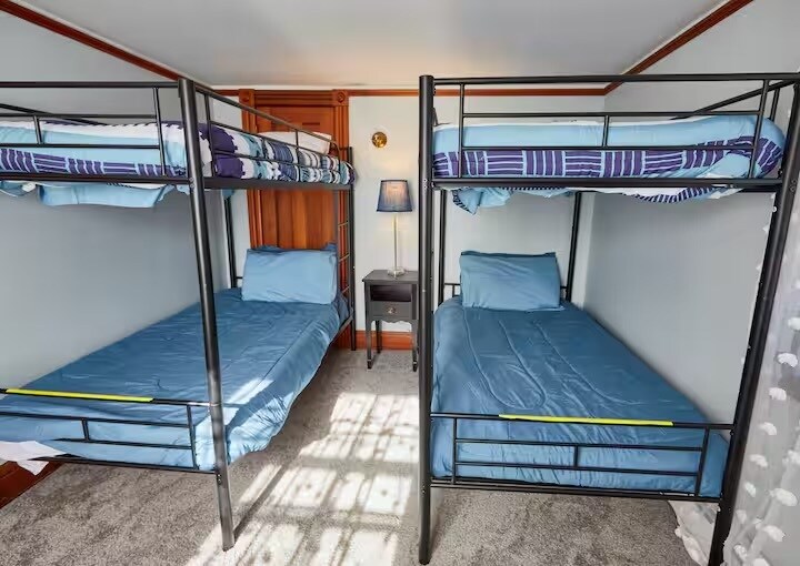 More Photos Of 722 Main St, Bennington Freestanding For Sale