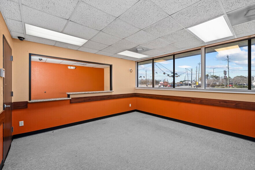 More Photos Of 1601 Liberty St, Richmond Medical For Lease