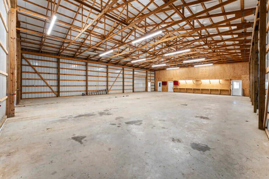 More Photos Of 9702 Surrey Ln, Richmond Light Distribution For Sale