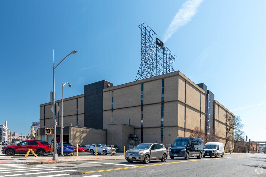 More Photos Of 27-11 49th Ave, Long Island City Manufacturing For Lease
