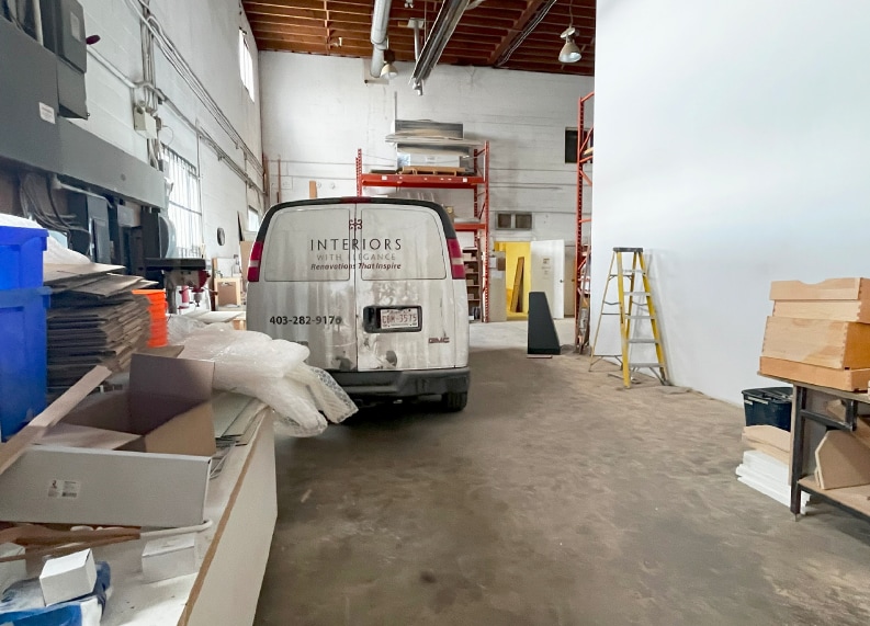 More Photos Of 520 36 Av NE, Calgary Showroom For Lease