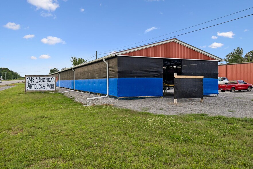 More Photos Of 4070 Old Highway 431, Greenbrier Freestanding For Sale