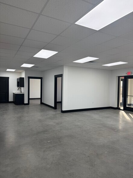 More Photos Of 518 US Highway 385 N, Seminole Industrial For Lease