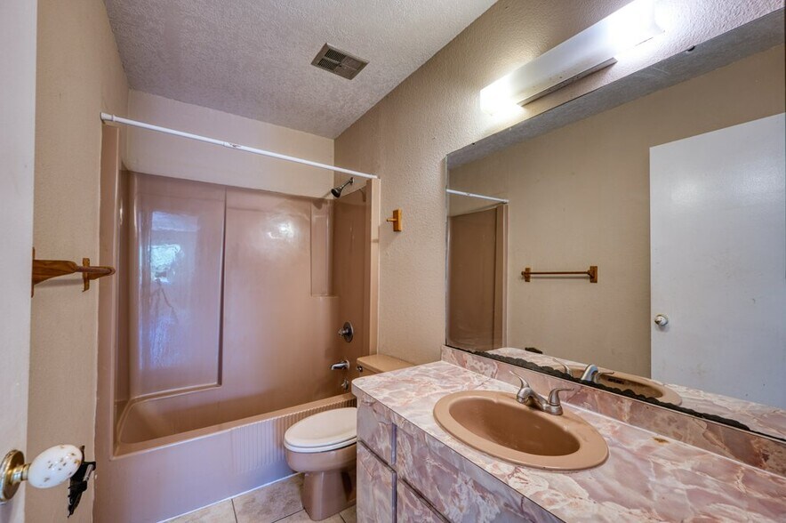 More Photos Of 25038 Harborview Rd, Port Charlotte Apartments For Sale