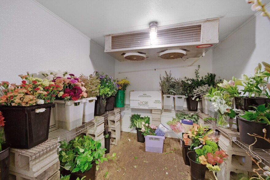 More Photos Of 4120 Main St, Hilliard Freestanding For Sale