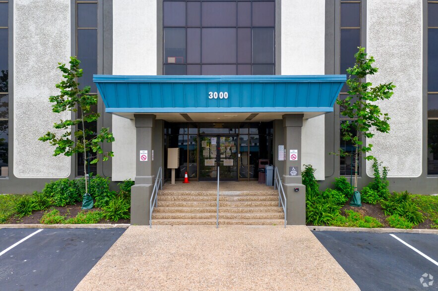 More Photos Of 3000 S IH-35, Austin Office For Lease