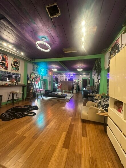 More Photos Of 304 S Lockwood Dr, Houston Storefront Retail Office For Lease