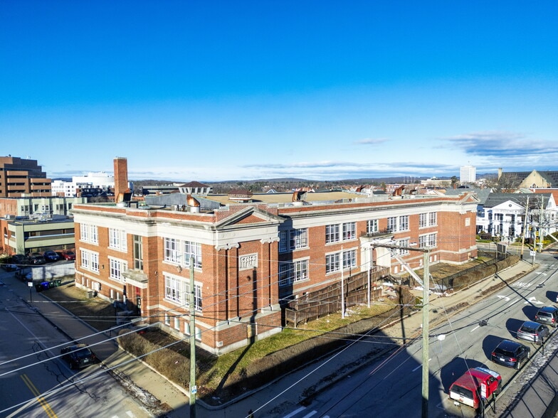 More Photos Of 470 Pine St, Manchester Schools For Sale