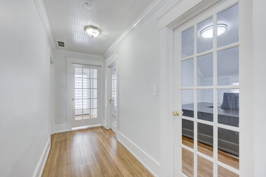 More Photos Of 2520 Rochester Rd, Royal Oak Office For Lease