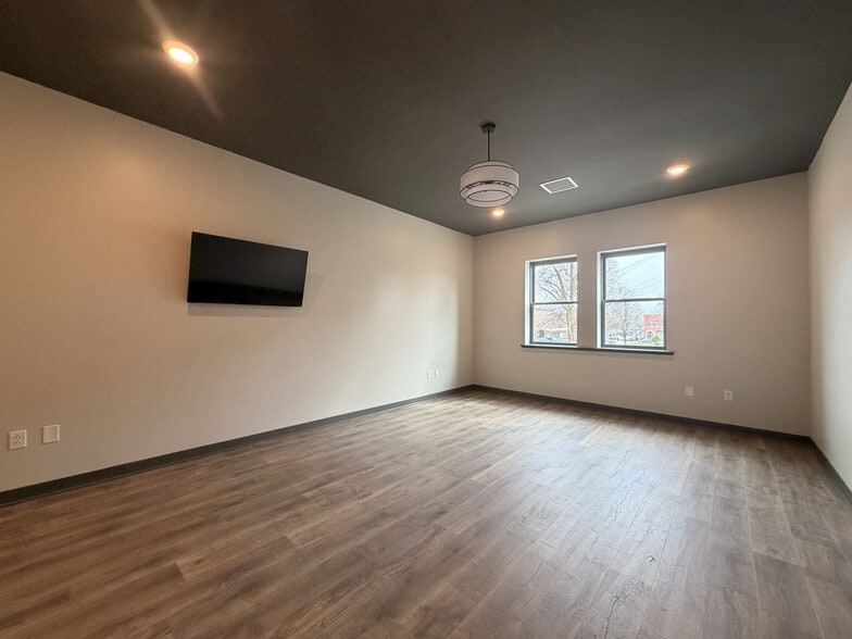 Primary Photo Of 4-20 W Main St, Danville Storefront Retail Office For Lease