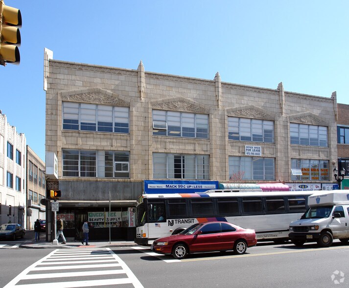 More Photos Of 910 Bergen Ave, Jersey City Office For Lease