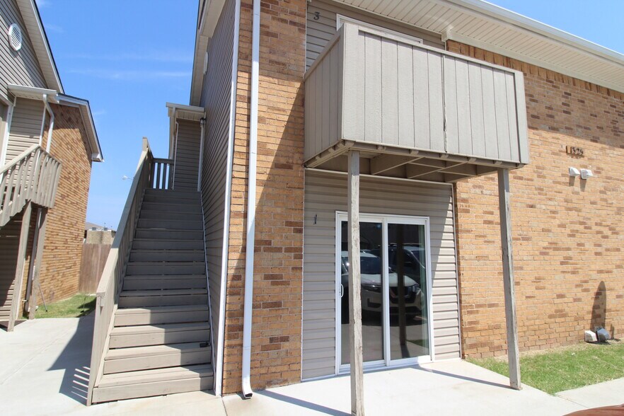 More Photos Of 1311 Glen Oaks Ct, Norman Apartments For Sale