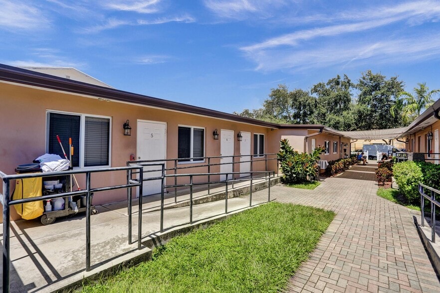 More Photos Of 1722 Madison St, Hollywood Assisted Living For Sale
