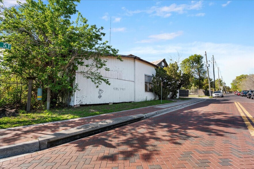 More Photos Of 710 SE 2nd St, Gainesville Warehouse For Lease