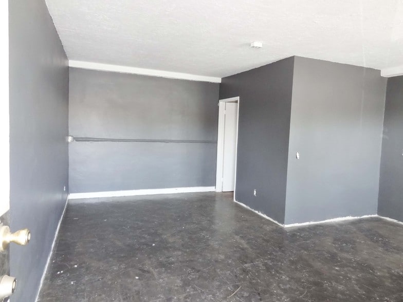 More Photos Of 12601-12615 San Fernando Rd, Sylmar Unknown For Lease