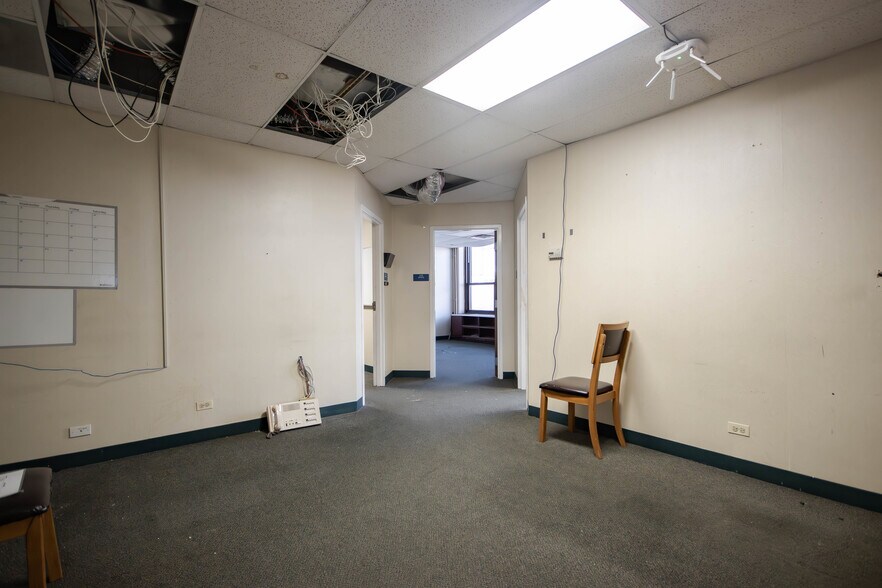 More Photos Of 819 & 831-847 N Leamington Ave, Chicago Schools For Sale