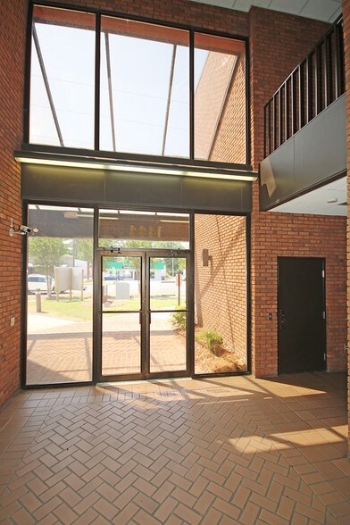 More Photos Of 1444 Watson Blvd, Warner Robins Office For Lease