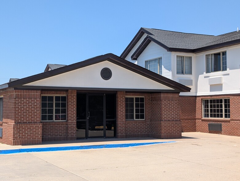 More Photos Of 912 US Highway 65/82 South, Lake Village Hotel For Sale