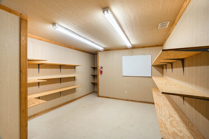 More Photos Of 2404 N US Highway 281, Alice Flex For Lease