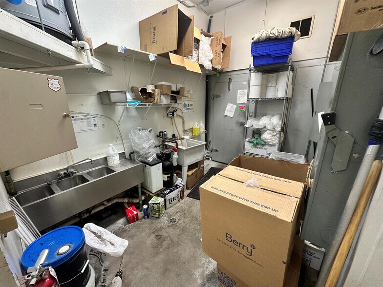 More Photos Of 12180 Center Rd, Durand Service Station For Sale