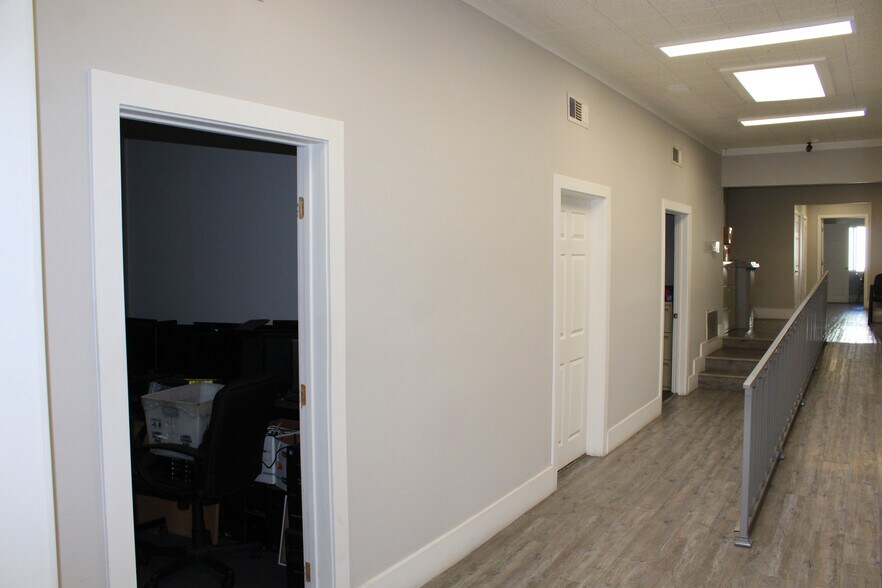 More Photos Of 6944 Reseda Blvd, Reseda Freestanding For Lease
