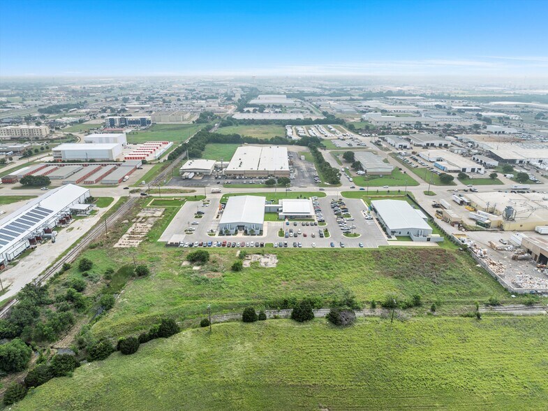 More Photos Of 601 Texas Central Pky, Woodway Warehouse For Sale