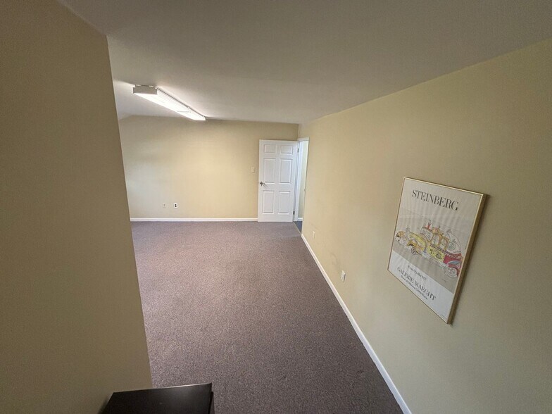 More Photos Of 1000 N York Rd, Willow Grove Office Residential For Lease